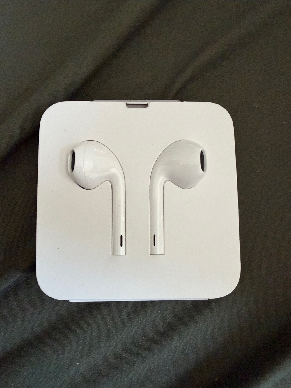 Apple White EarPods Wired Earbud Headphones Lightning Plug